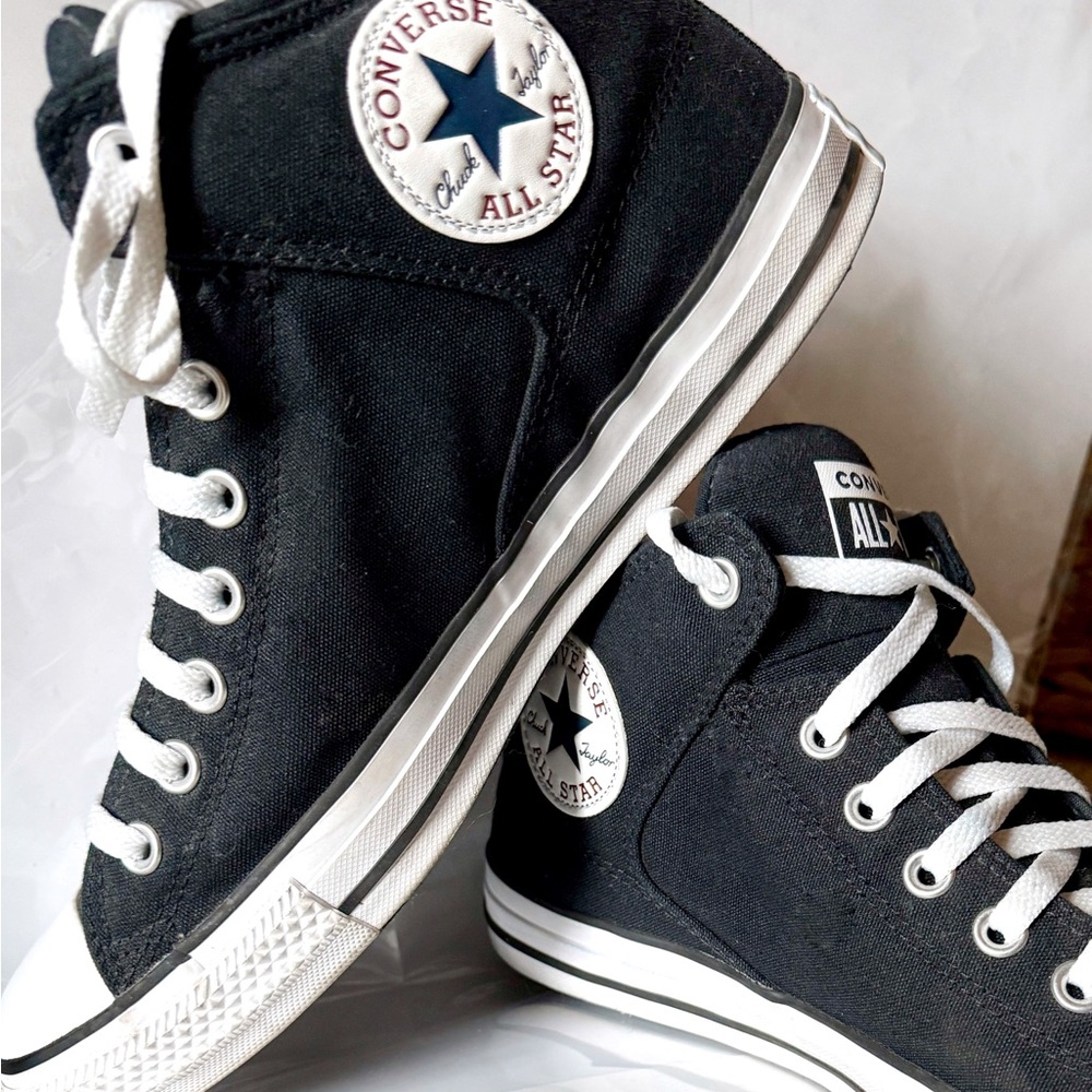 Converse Black and White Unisex Sneakers